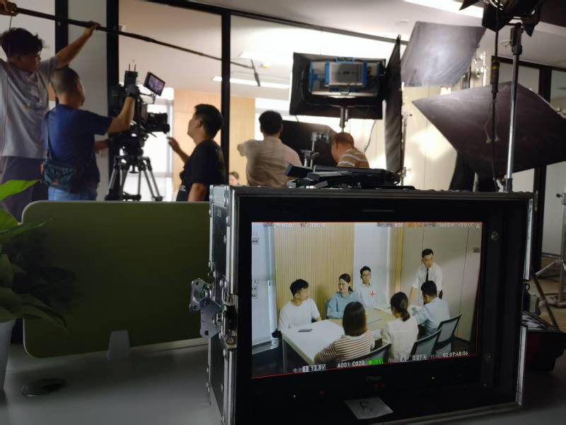 印江TVC拍摄公司：科技产品视觉化大师，诠释未来感与功能美学